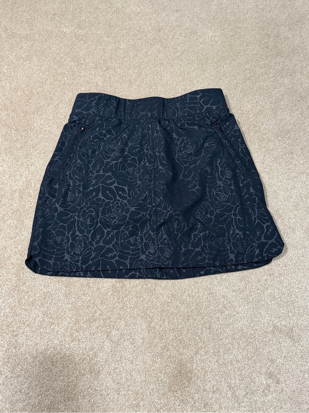 Orvis Travel Skort Small Black Rose Embossed Print Mesh Liner